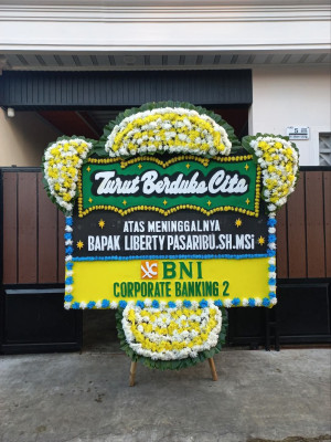 Papan Bunga Duka di Kemenangan Tani