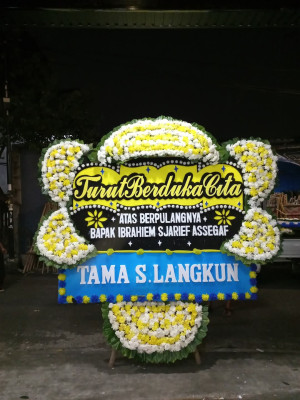 Papan Bunga Duka di Kemenangan Tani