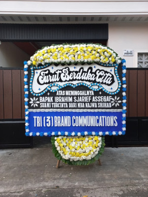 Papan Bunga Duka di Kemenangan Tani